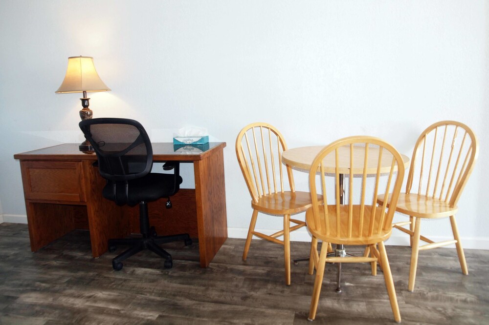 The Oakwood Inn - photo 7