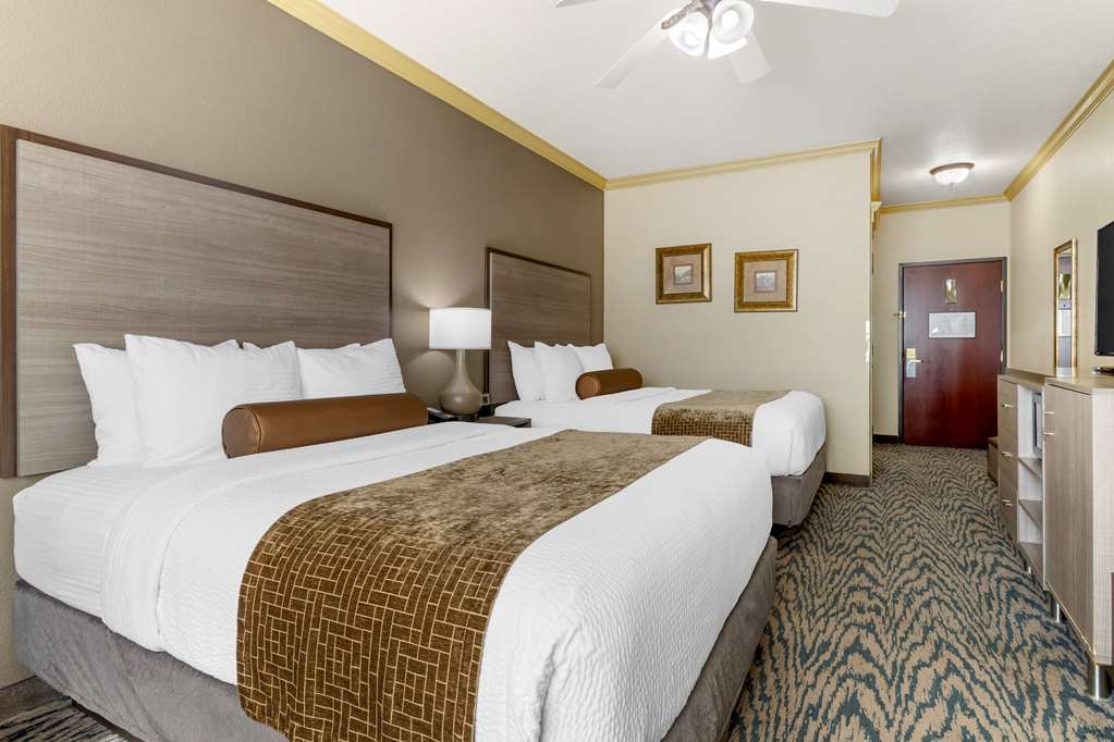 Best Western Plus Crown Colony Inn & Suites - photo 19
