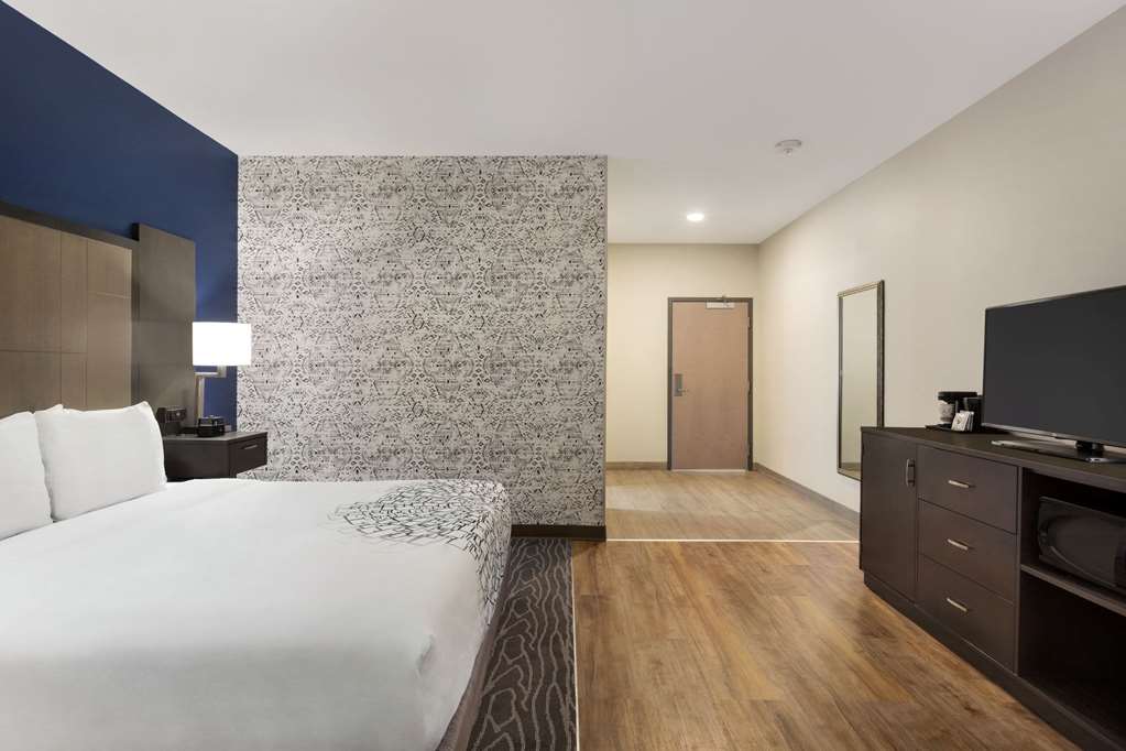 La Quinta Inn & Suites by Wyndham Rock Hill - photo 36