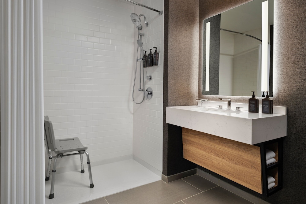 Sheraton Erie Bayfront Hotel - photo 18