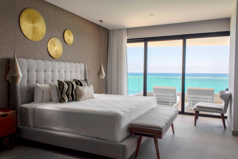 The Fives Oceanfront Puerto Morelos