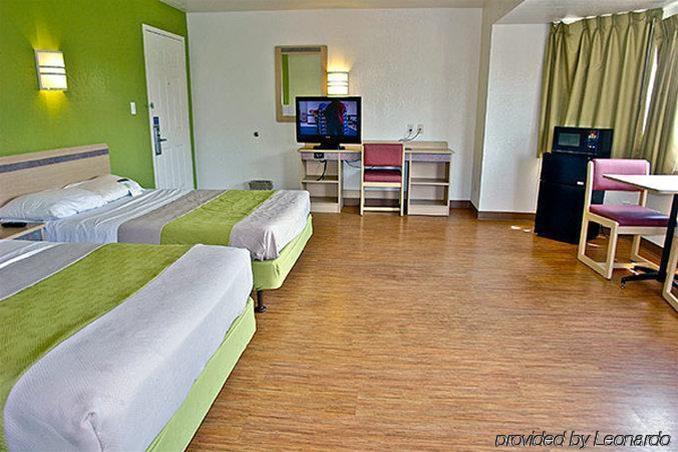 Motel 6 Milwaukee West Brookfield - photo 24