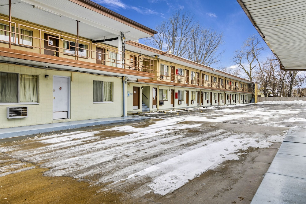 OYO Hotel Downtown Peoria I 74 - photo 42