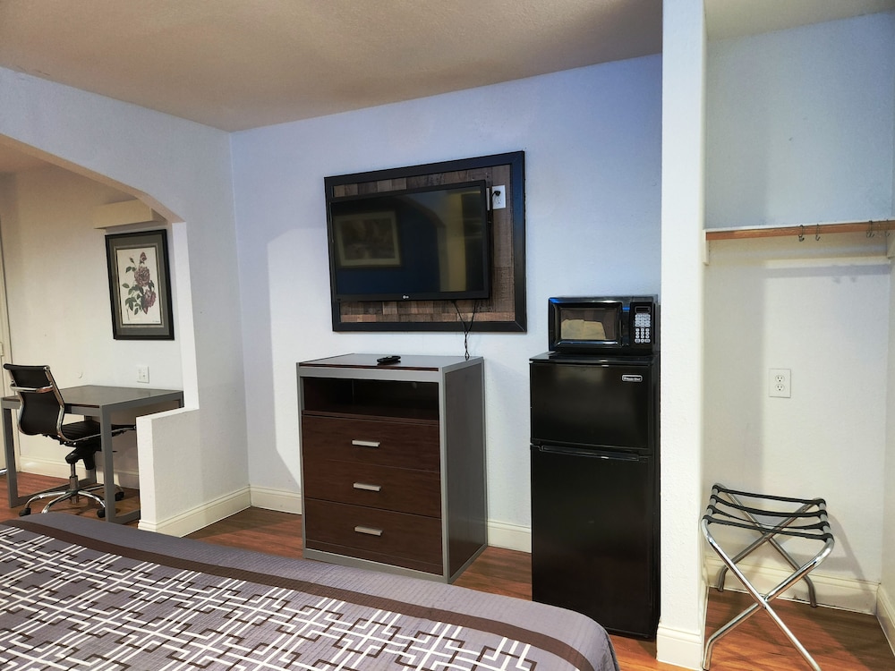 Express Inn Tomball - photo 17