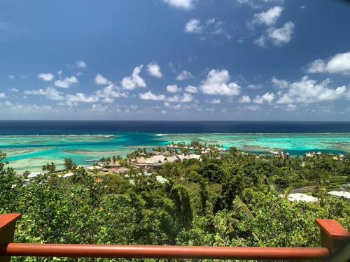 Villa Moana — 4-Star Luxury Hotel in Papetoai, French Polynesia