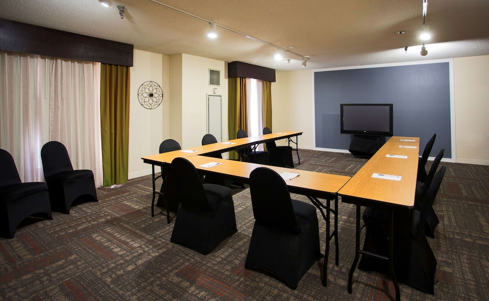 Hampton Inn & Suites Valdosta Conference Center - photo 68