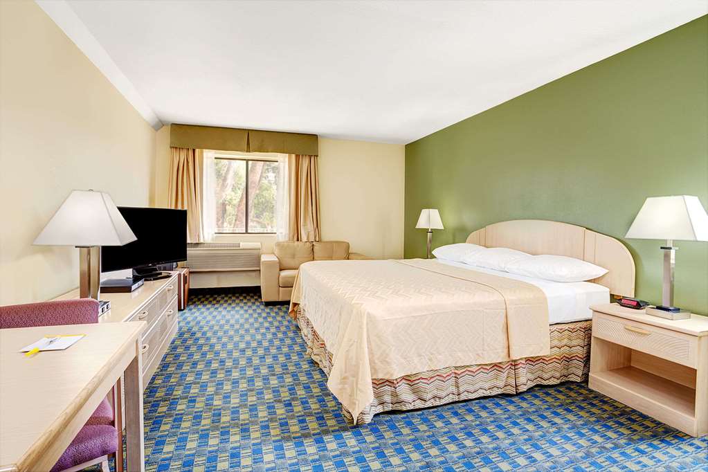 Days Inn by Wyndham Woodland - photo 23