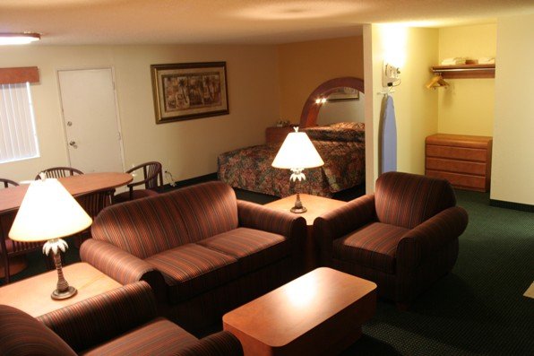 University Inn and Suites - photo 9