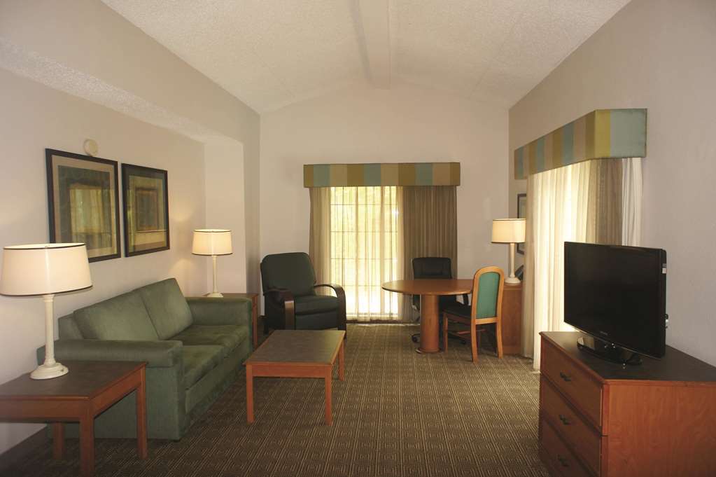 La Quinta Inn by Wyndham Tallahassee North - photo 61