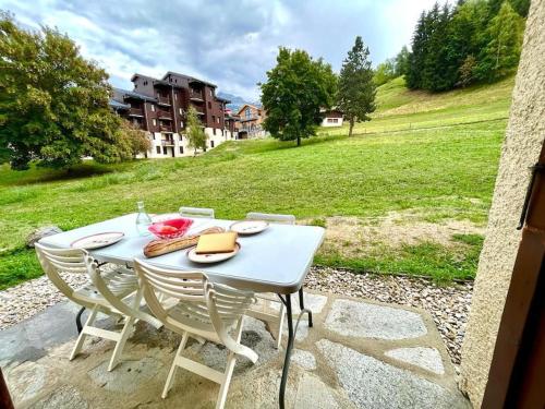 Superb Studio Terrace Ski in Montchavin - carbon neutral hotel in Unknown City