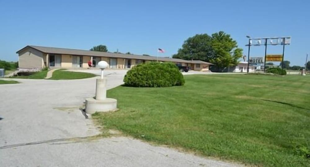 Edgetowner Motel - photo 14