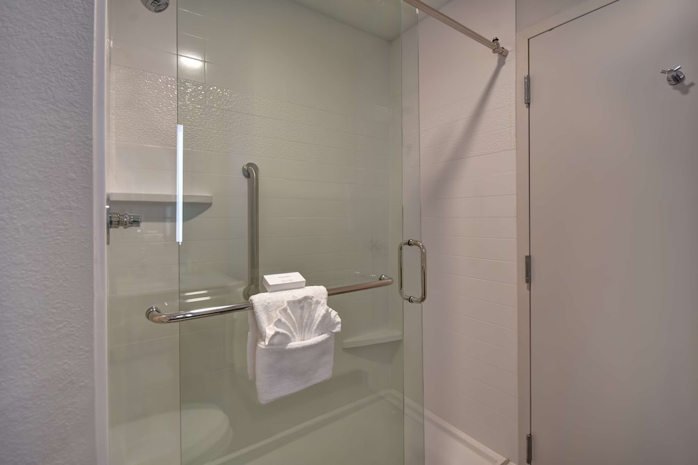 Hampton Inn Potomac Mills Woodbridge - photo 21