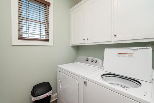 Pawsitively Paradise by Oak Island Accommodations - photo 21