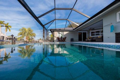 Your Paradise Escape — 4-Star Luxury Hotel in Cape Coral, United States