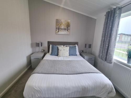 Cherry Blossom 48 Hot Tub in Kingston Upon Hull, United Kingdom