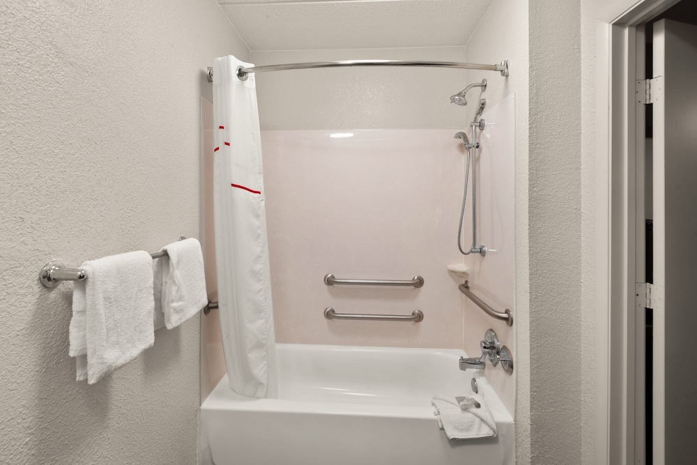 Red Roof Inn Binghamton Johnson City - photo 16