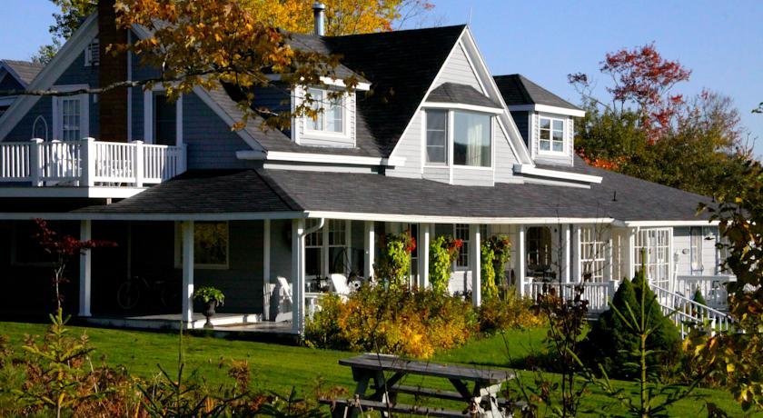 Broadwater Inn & Cottages in Sydney, Canada