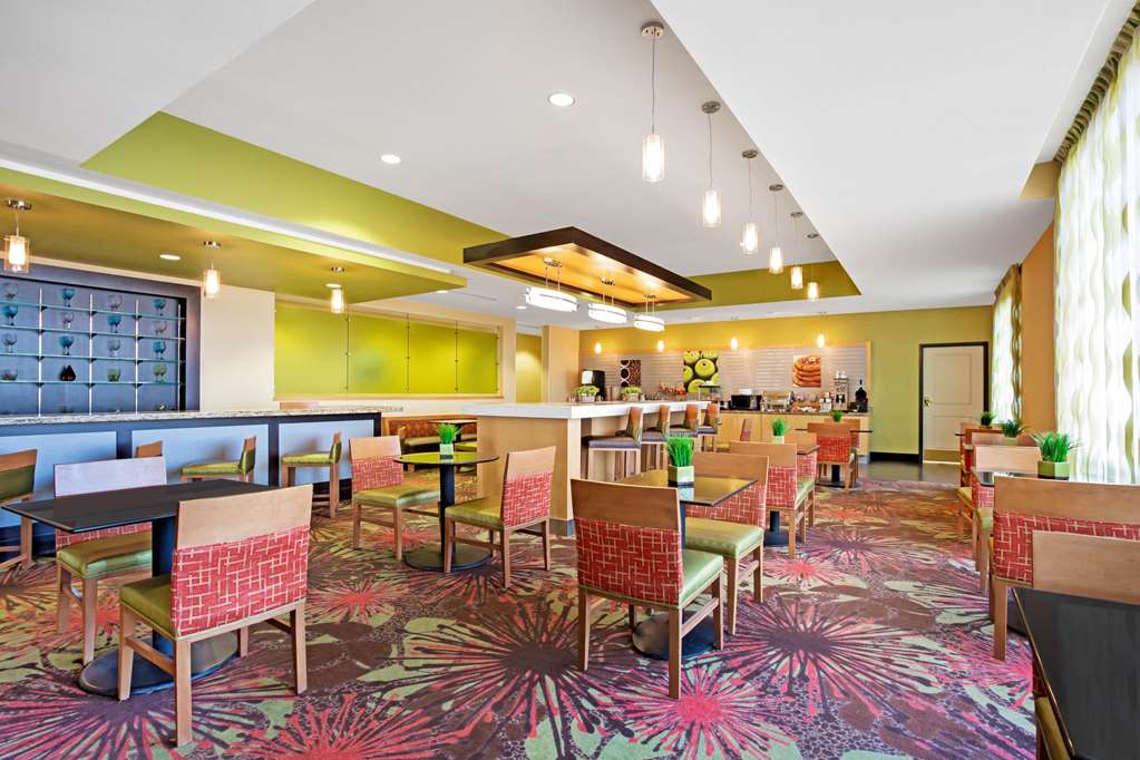 La Quinta Inn & Suites by Wyndham Pecos - photo 42