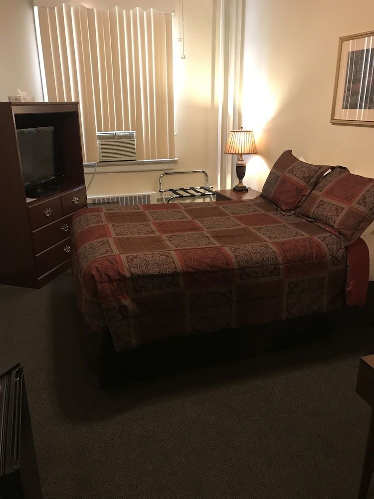 The Mountaineer Hotel - photo 14
