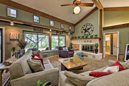 Serene 3 BR Canyon Lake Getaway w Stunning Views — 4-Star Luxury Hotel in Canyon Lake, United States