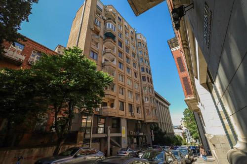 Modern Central Apt Near Stamba By Wehost