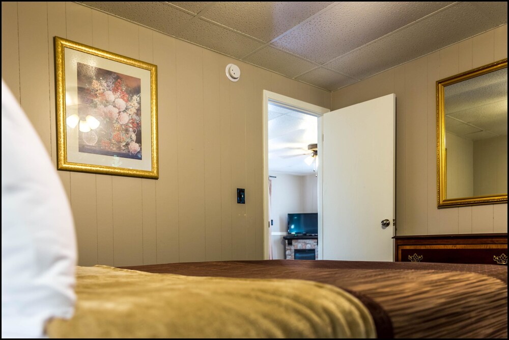 Marina Inn & Event Center - photo 13