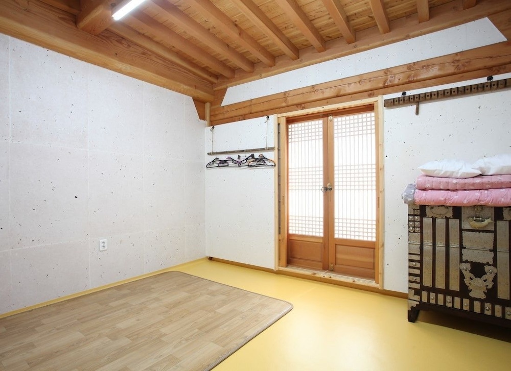 Hwangnam Gotaek Keumseulchae — Gyeongju