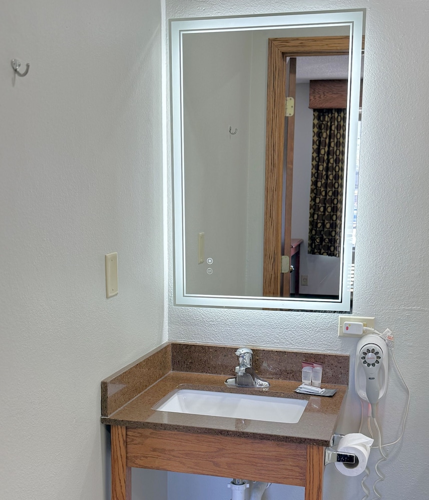 Town House Extended Stay Hotel Downtown - photo 26