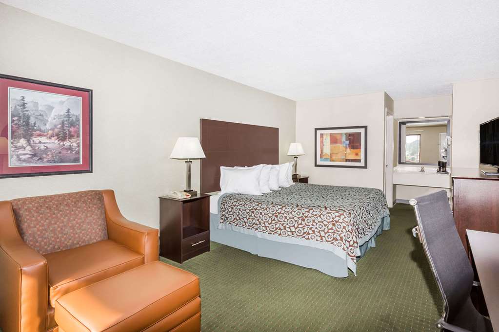 Days Inn by Wyndham Hendersonville - photo 12