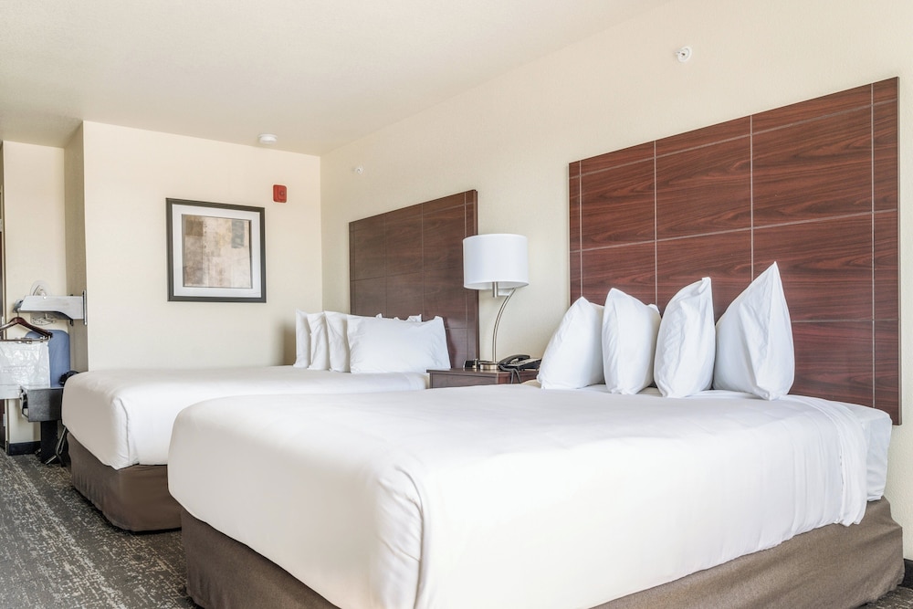 Cobblestone Hotel & Suites Newport - photo 16