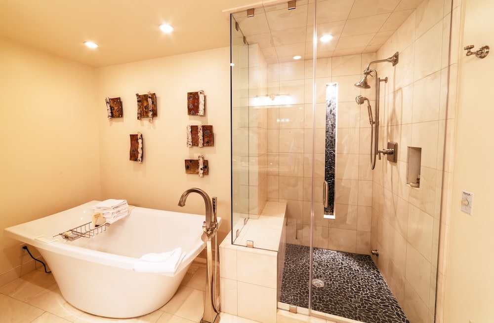 Luxury Four Bedroom Corner Suite with Hot Tub 4 Apartment Hotel by RedAwning - photo 6