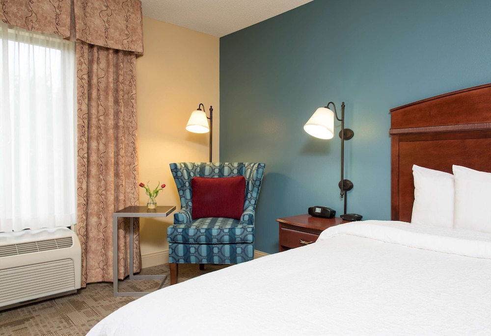 Hampton Inn & Suites Bloomington Normal - photo 19