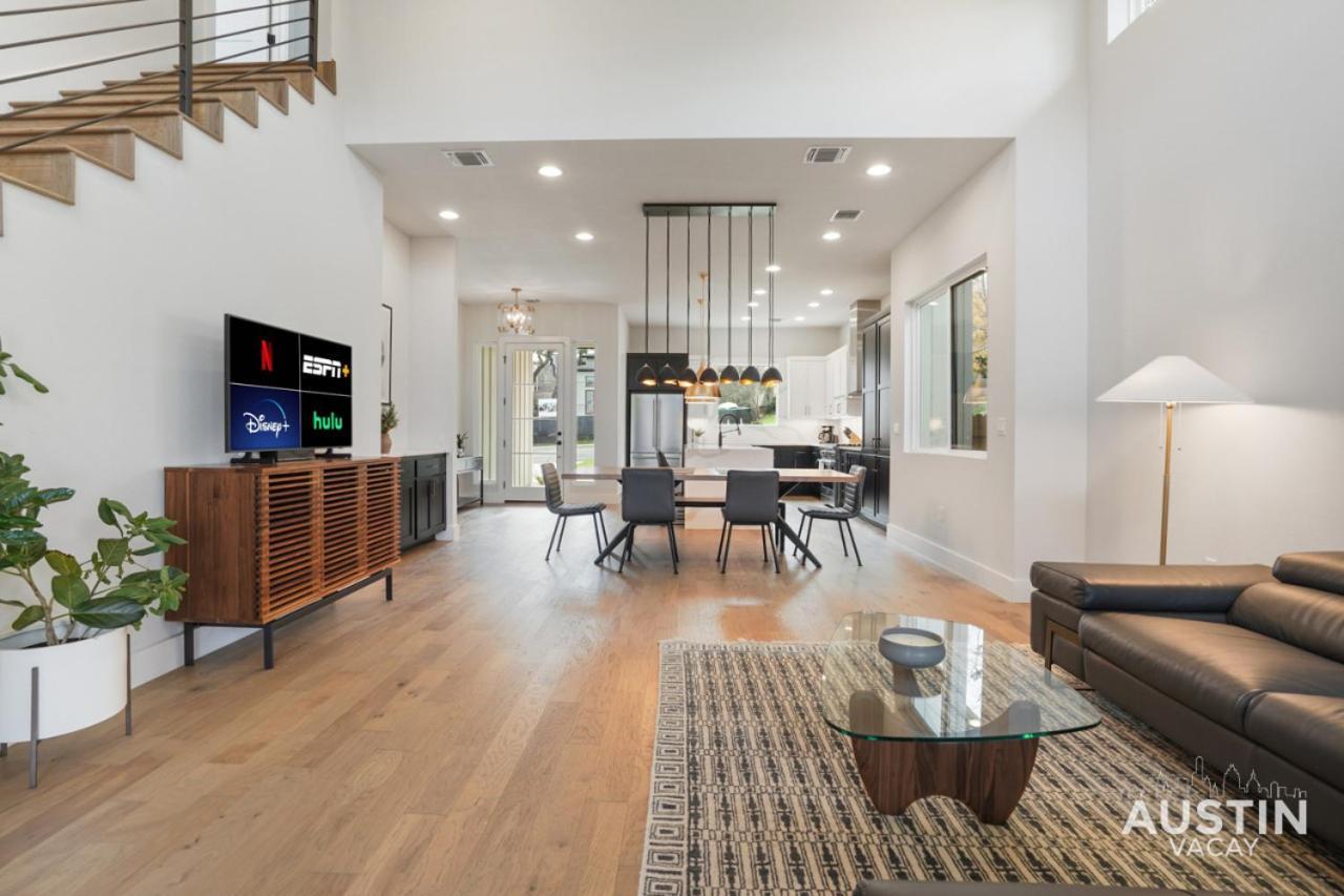 Luxurious Modernism with Private Hot Tub and Garage in Austin, United States