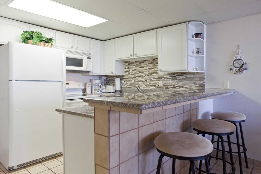 Bahia Mar Solare Tower 6th floor Oceanview Condo 3bd 3ba w Pools - photo 60