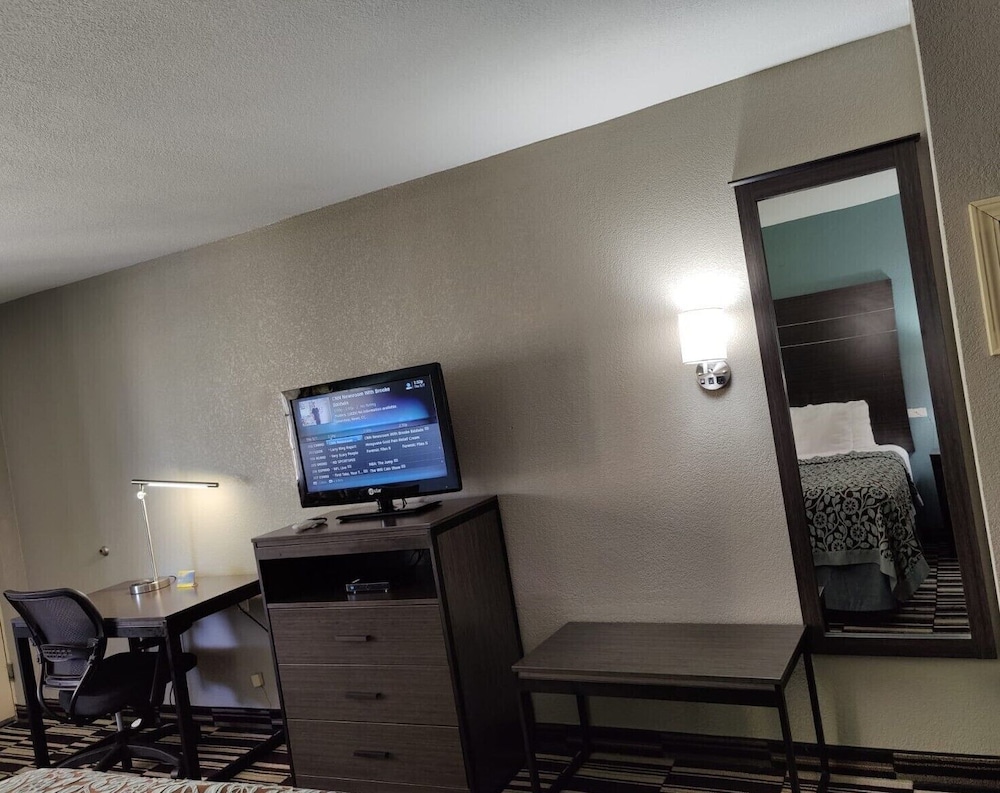 Days Inn by Wyndham Southaven MS - photo 6