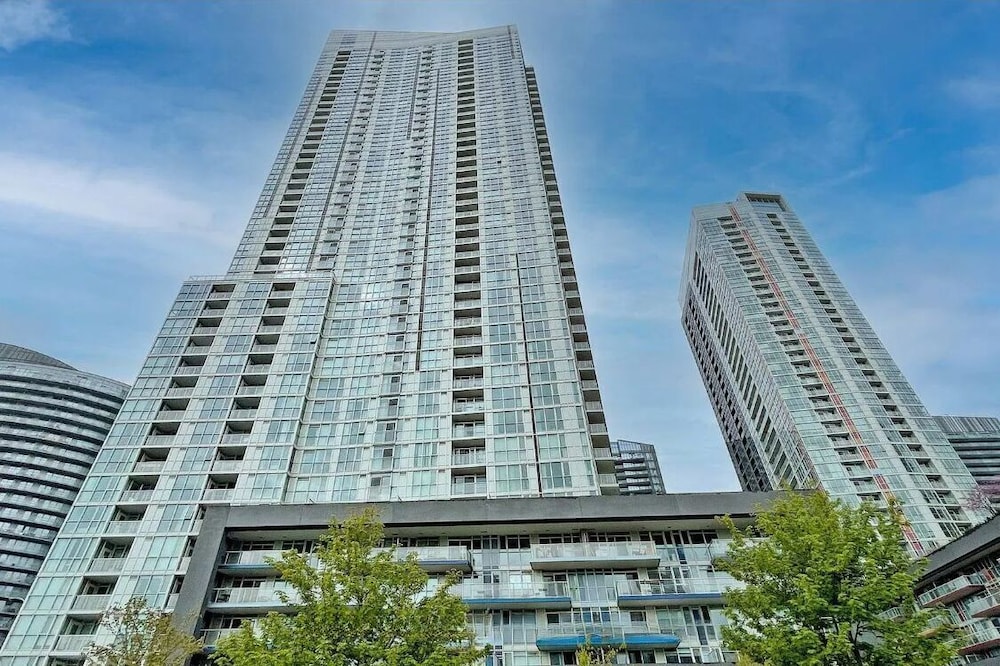 The Dan Leckie Suites - last minute hotel in Toronto
