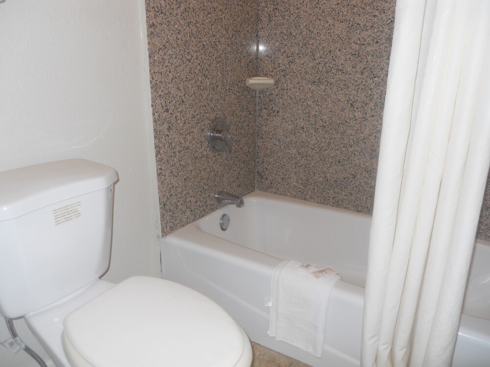 Airport Inn Chattanooga - photo 40