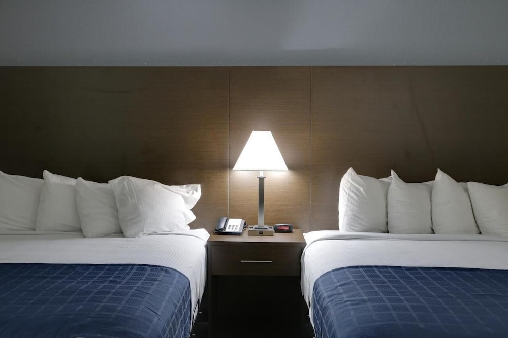 Baymont by Wyndham Ridgeland I 95 - photo 12
