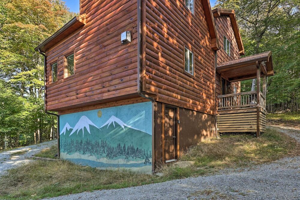 2 Mi to Beech Mtn Resort: Cabin w Deck & Grill - featured photo