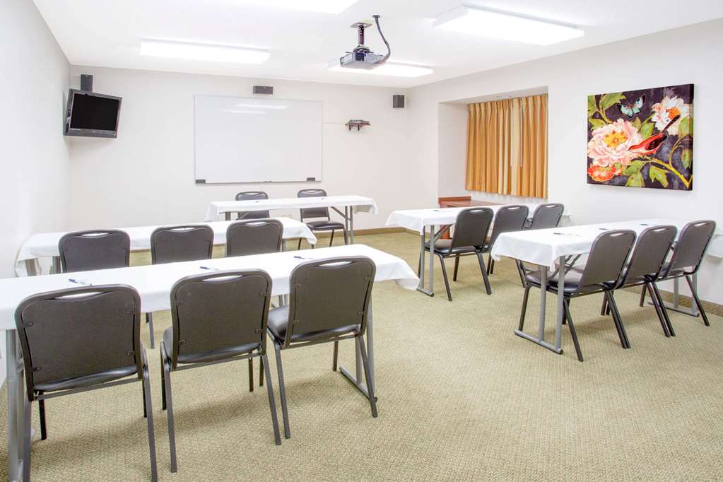 Microtel Inn & Suites By Wyndham Gassaway Sutton - photo 13