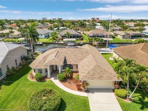 Key Largo SW Cape waterfront private home locally owned & managed fair & honest pricing — 4-Star Luxury Hotel in Cape Coral, United States