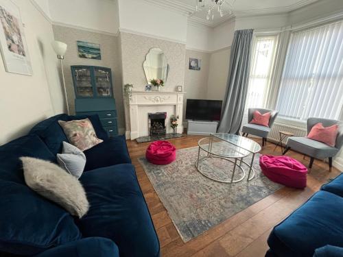 Kitson House Sea Views Old Town 5 min Walk to Beach Street Parking