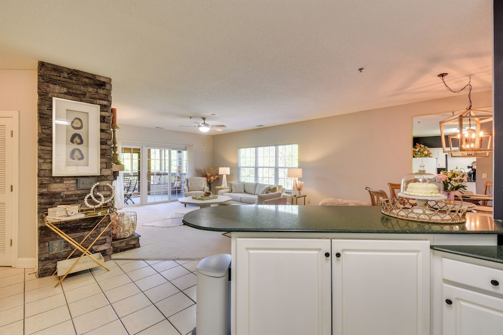 Kingwood Resort Condo with Golf Course Views - photo 13