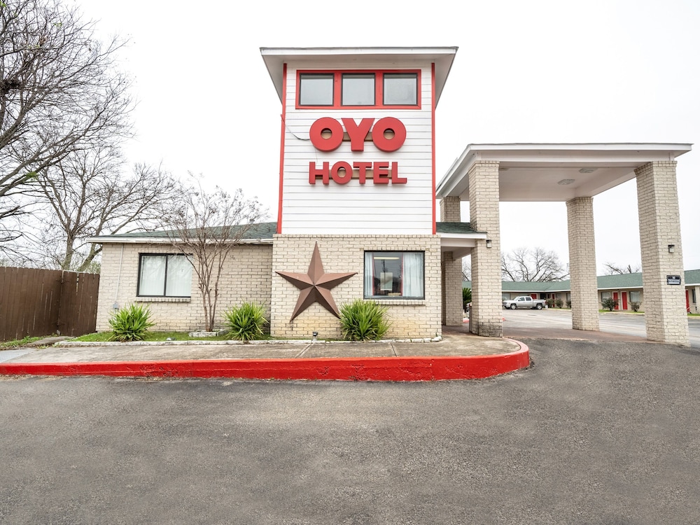 OYO Hotel San Antonio near AT&T Center - photo 39