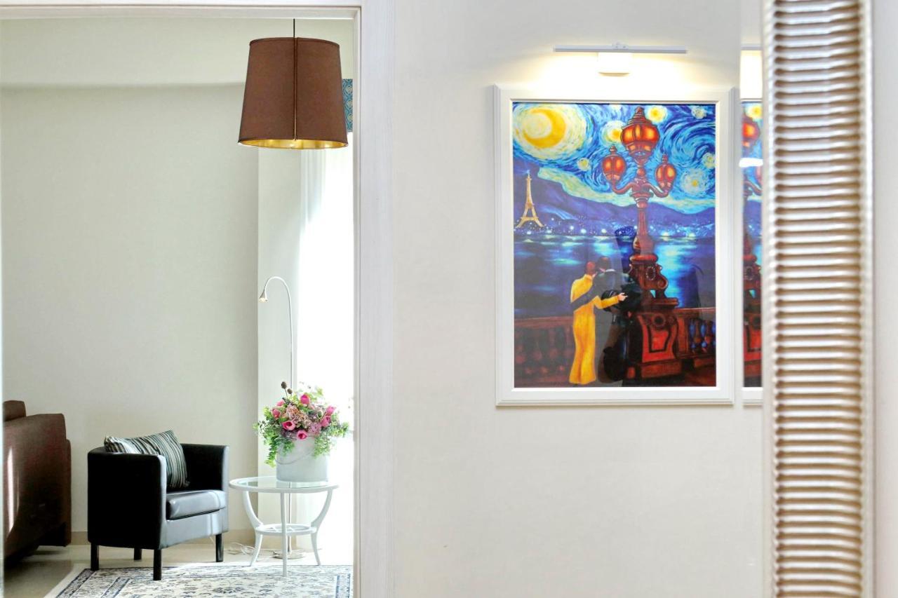 Oksana's Bernadette Apartment — 5-Star Luxury Hotel in Rome, Italy