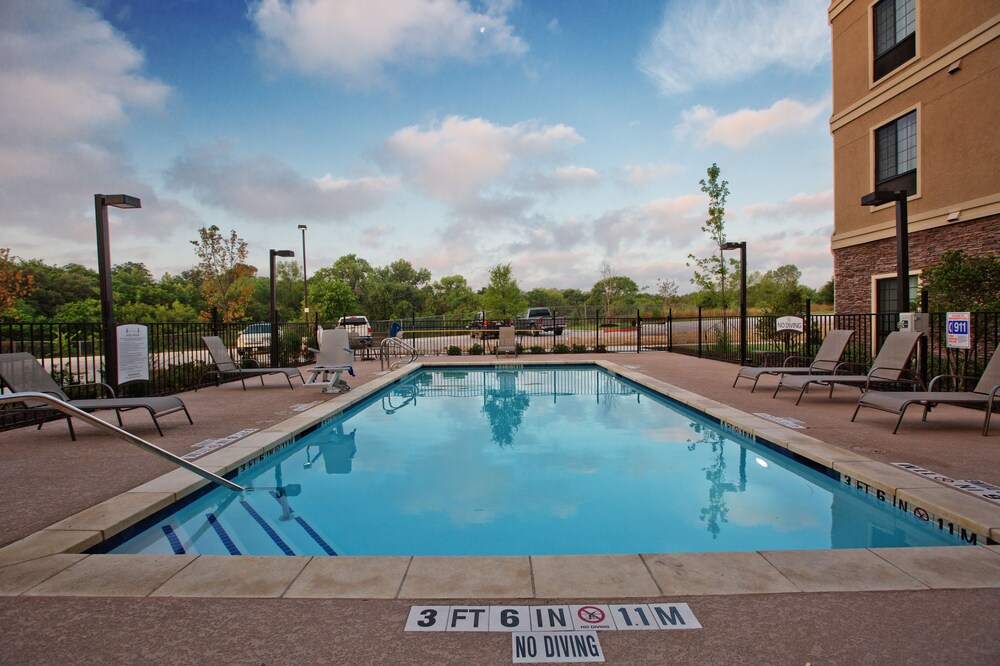 Staybridge Suites Austin South Interstate Hwy 35 by IHG - photo 25