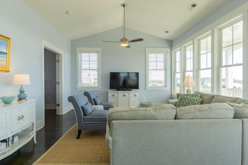Kiki Hut by Oak Island Accommodations - photo 50