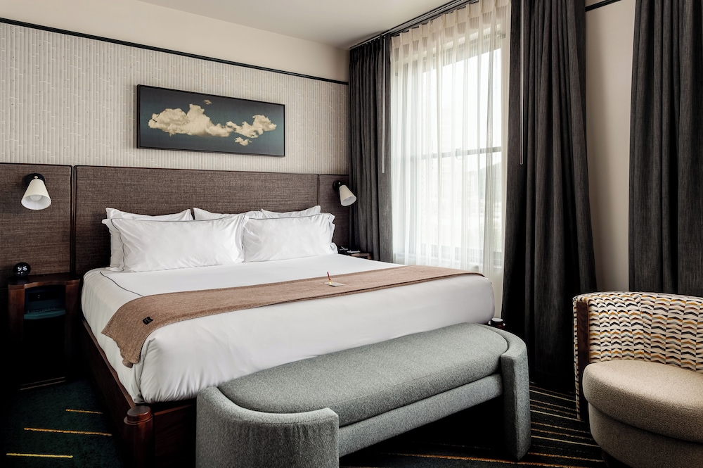 The Flat Iron Hotel - photo 7