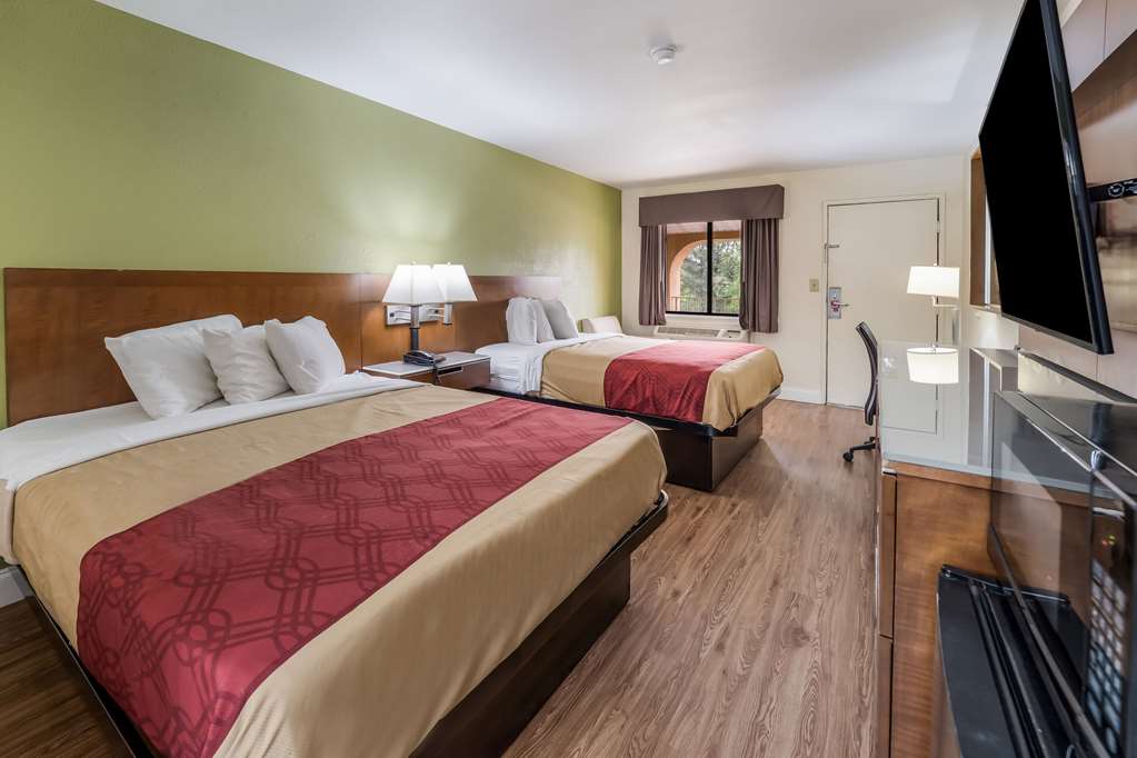 Econo Lodge Atlanta Airport East - photo 19