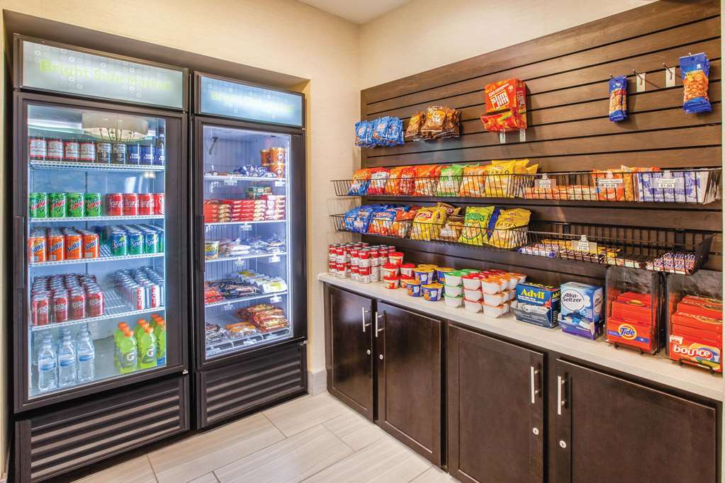 La Quinta Inn & Suites by Wyndham Cincinnati Airpt Florence - photo 29